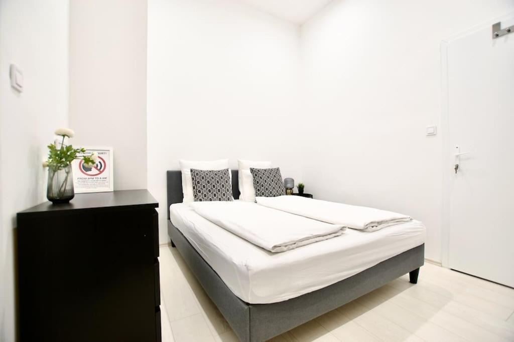 Standard Apartment By Hi5-St. King Mini Studio Budapest Ngoại thất bức ảnh