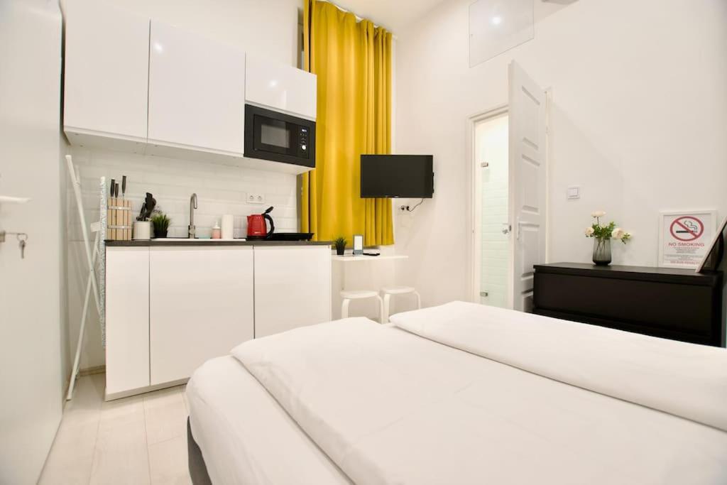 Standard Apartment By Hi5-St. King Mini Studio Budapest Ngoại thất bức ảnh