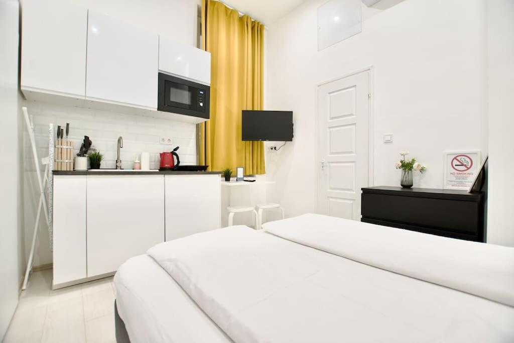 Standard Apartment By Hi5-St. King Mini Studio Budapest Ngoại thất bức ảnh